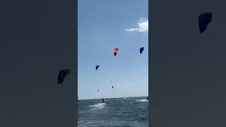 Stormfuld Kitesurfing ved Lynæs Surfcenter | Vild Vind, Sol & Action på Vandet 🌊💨