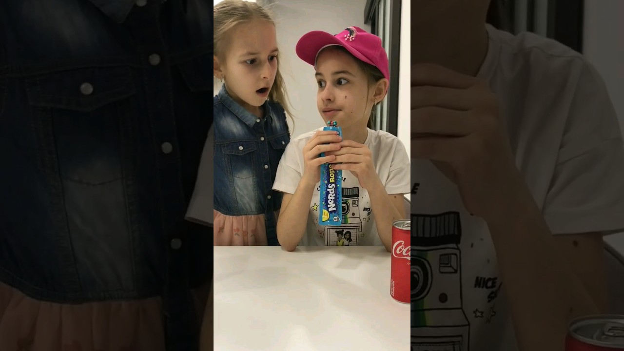 Короче говоря Алинка Малинка ест сладости 