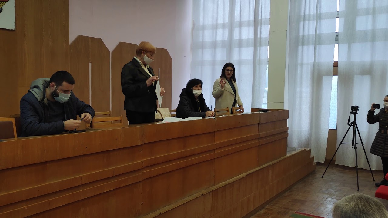 Советники от партии социалистов сокращают молодых специалистов
