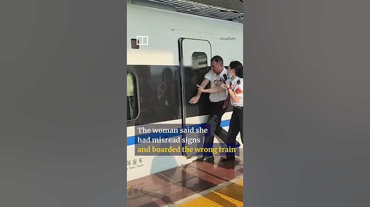 Woman getting off wrong train in China trapped by door #shorts