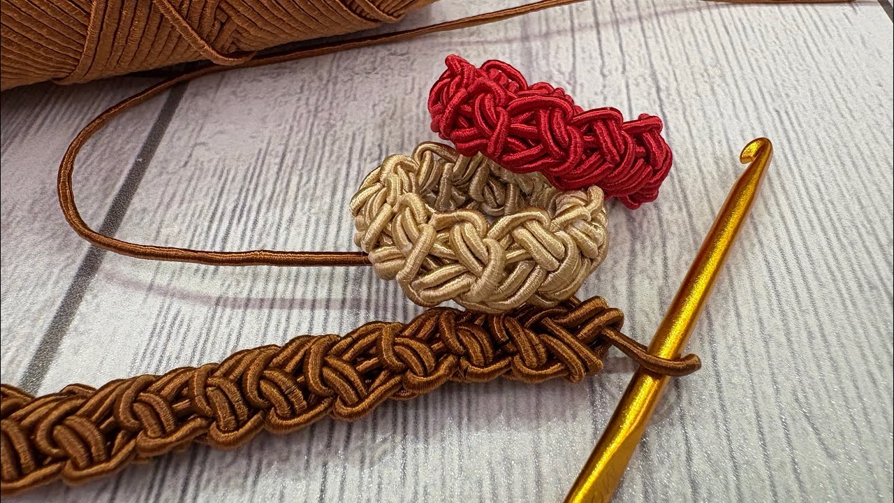 Nuovi anelli all’uncinetto: la spighetta rumena piatta