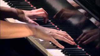 Let's Face the Music and Dance - (Live in Rio) HD - Diana Krall Resimi