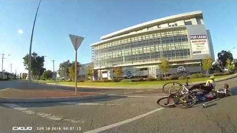 Cycliq Fly12 | Roundabout Stack: Footage Or It Didn