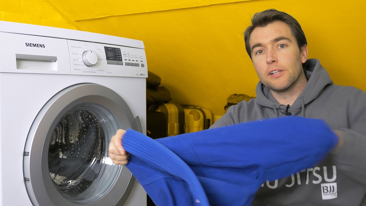 How to Wash your BJJ Gear - YouTube