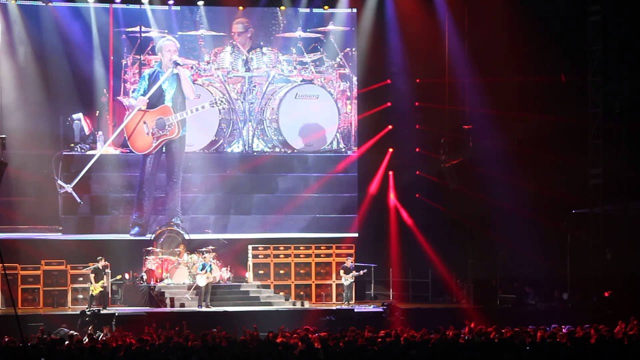 VAN HALEN 2013 Japan Tour - Tokyo Dome - David Lee Roth Solo