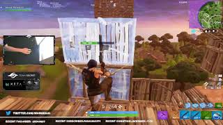 Insane build battle that goes to the sky limit! Watch until the end! screenshot 2