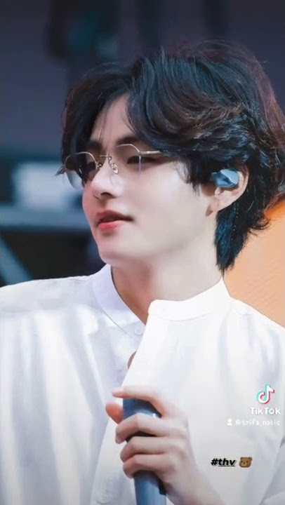 Masya Allah😭 #Taehyung ganteng bgt, berasa liat dia pake baju koko.. Tinggal pakein sarung💜 #v #bts