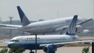 United Airlines Flight 907 arrives Runway 28 - Chicago KORD 07.01.2012
