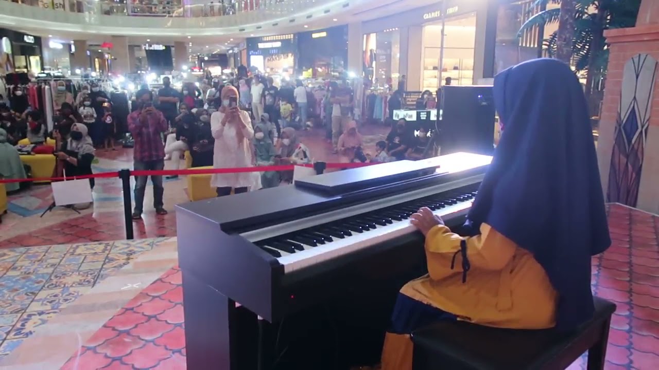 mini konser Alika bersama JMS di Hartono Mall 
