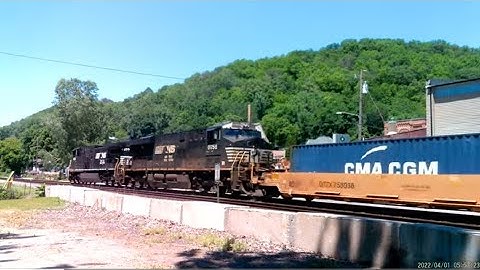 NS Power leads a BNSF Stack Train west to Seattle