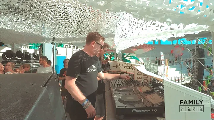 Hernan Cattaneo b2b Nick Warren | Family Piknik 20...