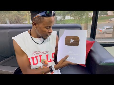 I finally got my silver play button award 😍 ( Muze twugururire hamwe youtube silver yanje nayironse