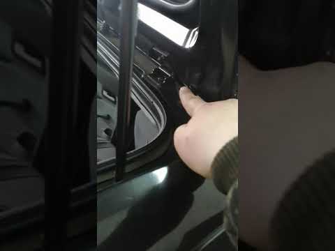 как открыть багажник в приоре с салона