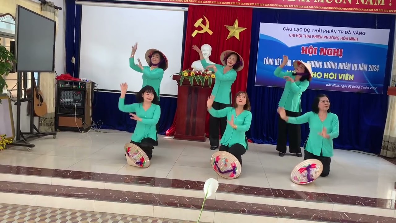 Múa bức hoạ đồng quê