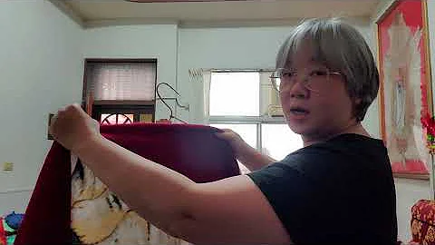 阳台空间不够大没关系，分享轻松用衣架晒被单的小撇步 - 天天要闻