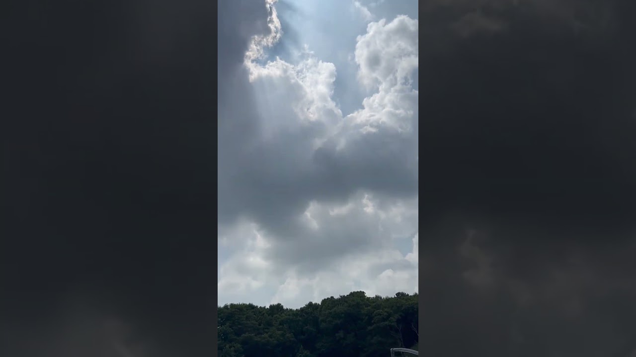 빛이 구름을 통과하는 모습 #shorts #구름 #clouds