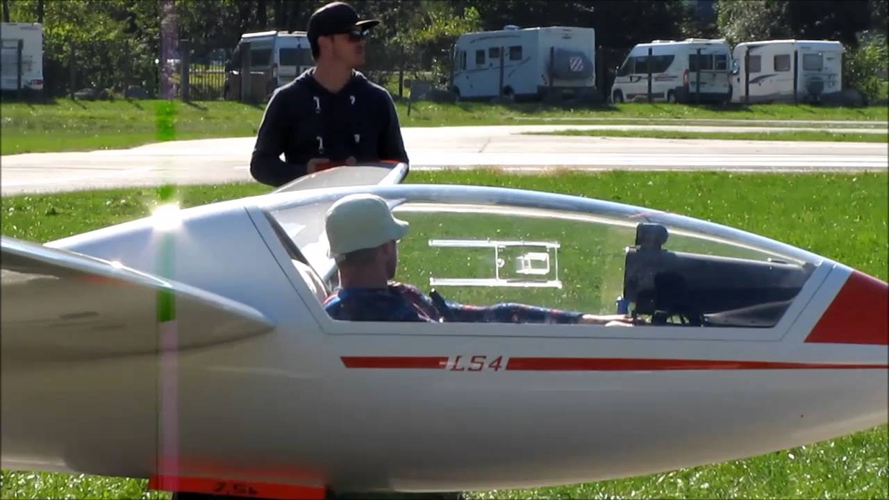 LS4 sailplane winch take off in Challes les Eaux