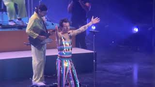Harry Styles 01 Music for a Sushi Restaurant / Golden / Adore You (Love on Tour in Torino)