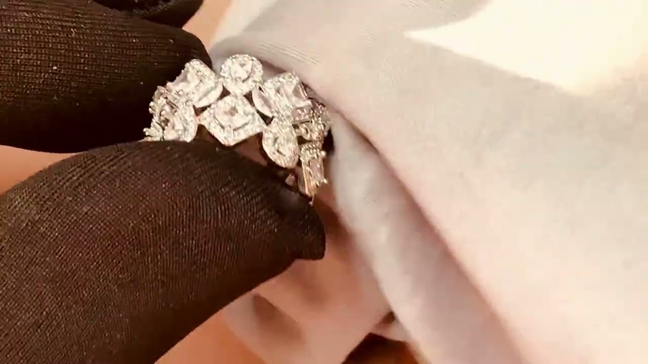 GVCHIANI Fine Jewelry Handmade in Switzerland - The Power of a Woman, Set in Stone 