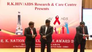 Dr Harshad Parekh Receiving Award Of Rk Excellence Best Neurological Spine Surgeon 2011 In New Delhi