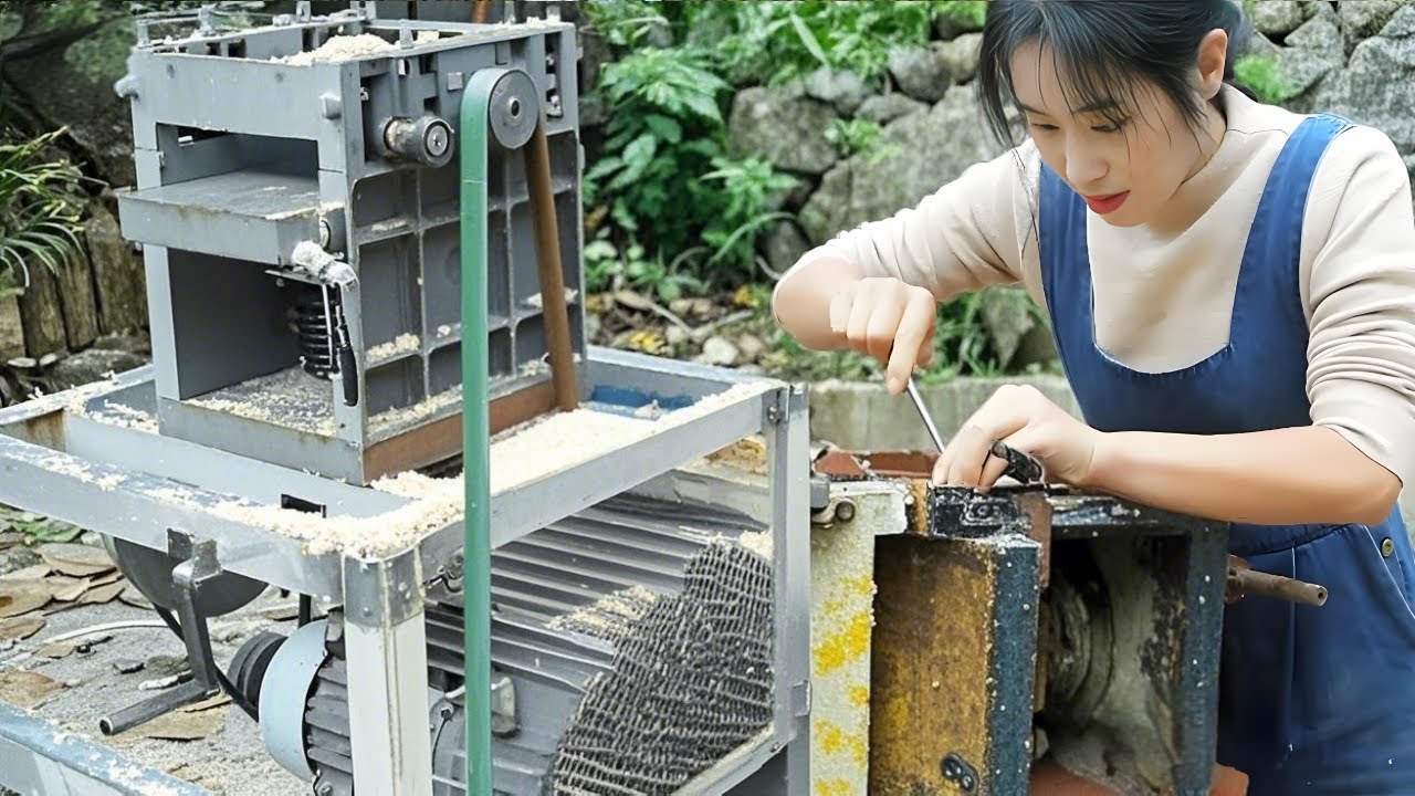 💡天才女孩帮大伯修复推抛机，三相电机改成单相，改造后太实用了！Genius girl repairs scrapped push and throw machine丨林果儿