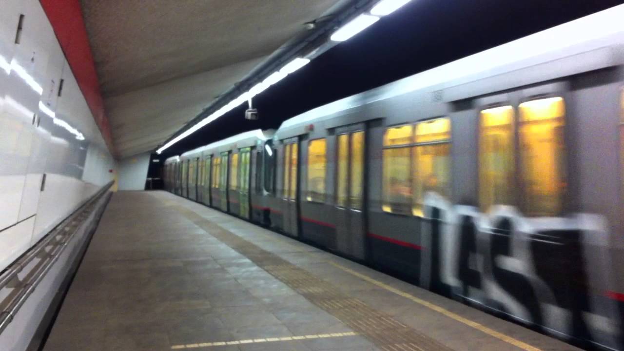 RET Metro SG2 Met Graffiti Aankomst Oostplein Rotterdam