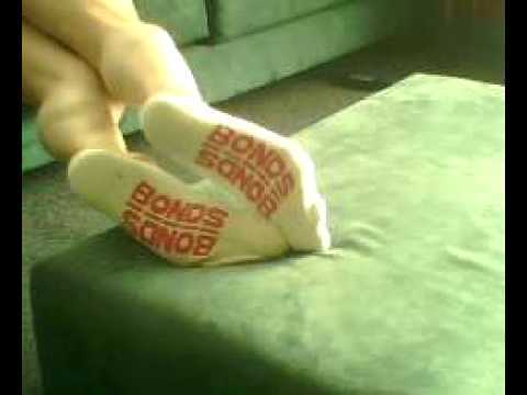 Low cut white bonds ankle socks
