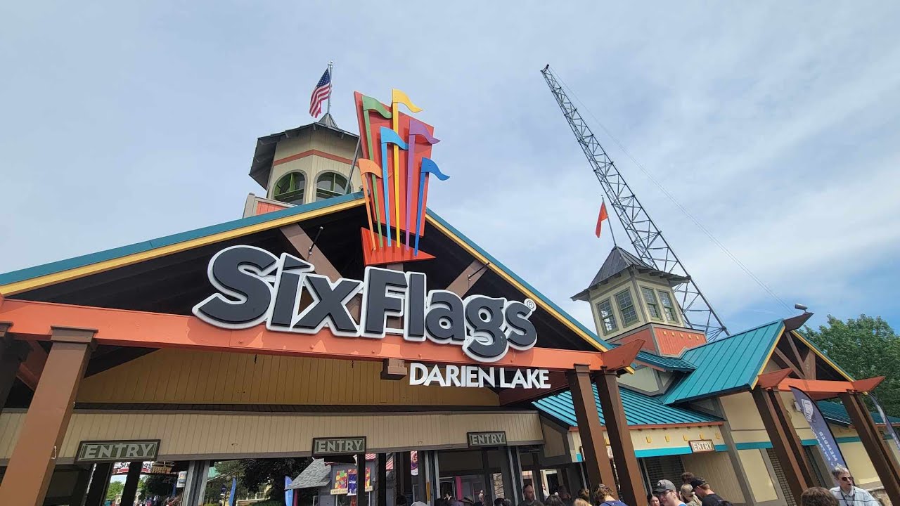 A visit to Six Flags Darien lake - YouTube
