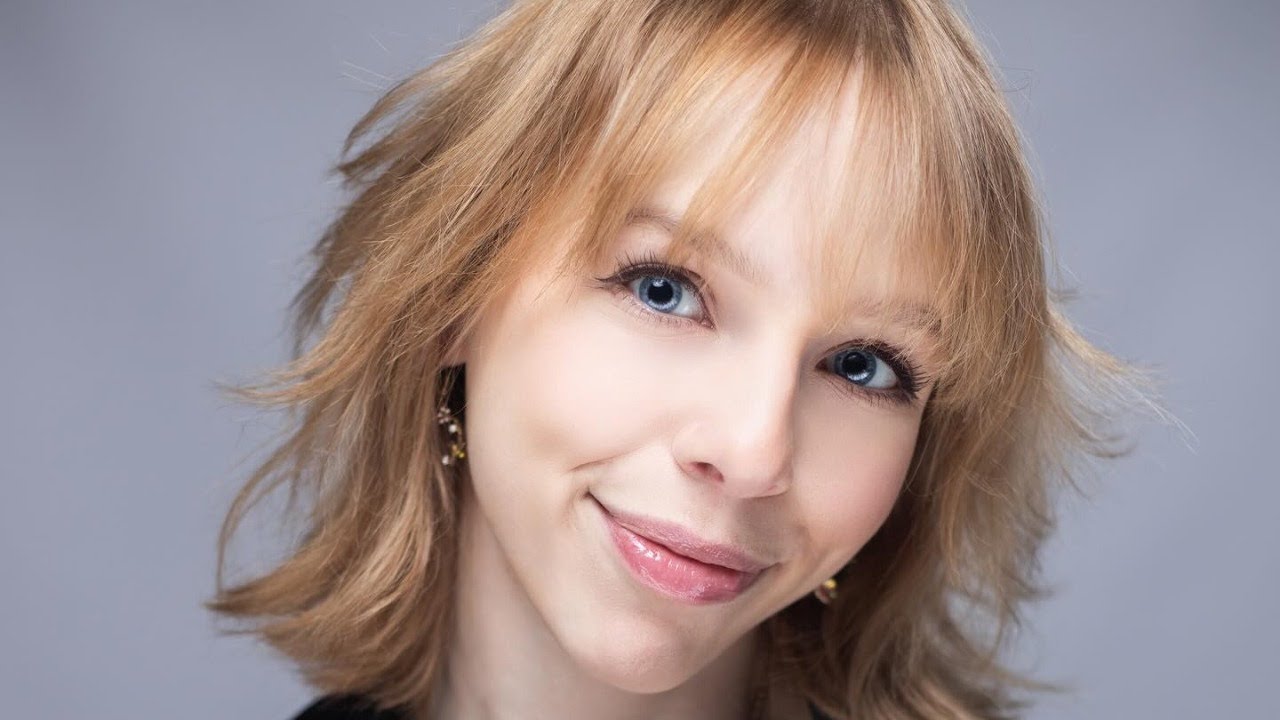 8 Questions with Ep 390............actress Mia Katz (Attack Of The Corn Zombies)