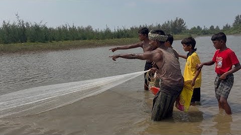 Unbelievable Cast Net Fishing River Big Fish 