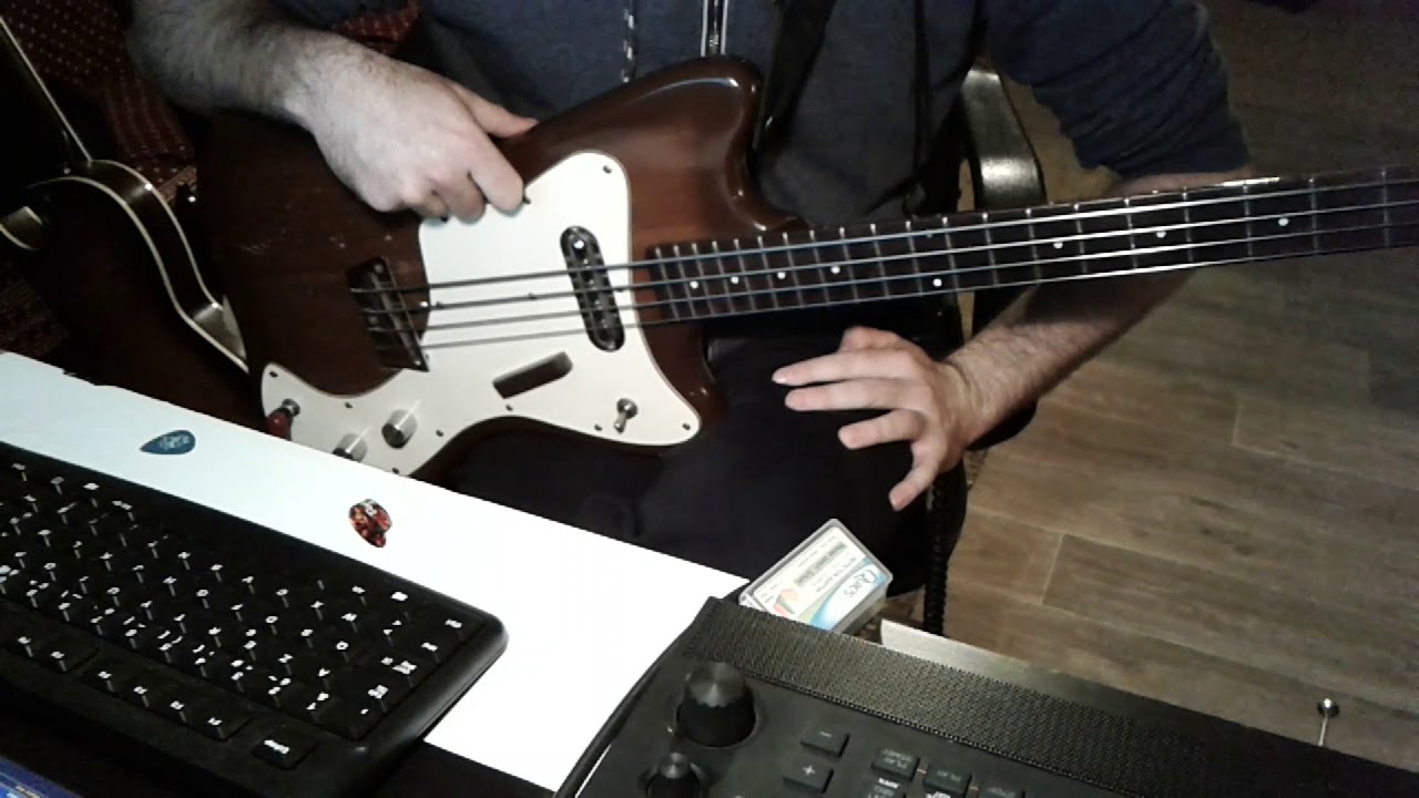 Danelectro Silvertone Bass 1442 - 1967