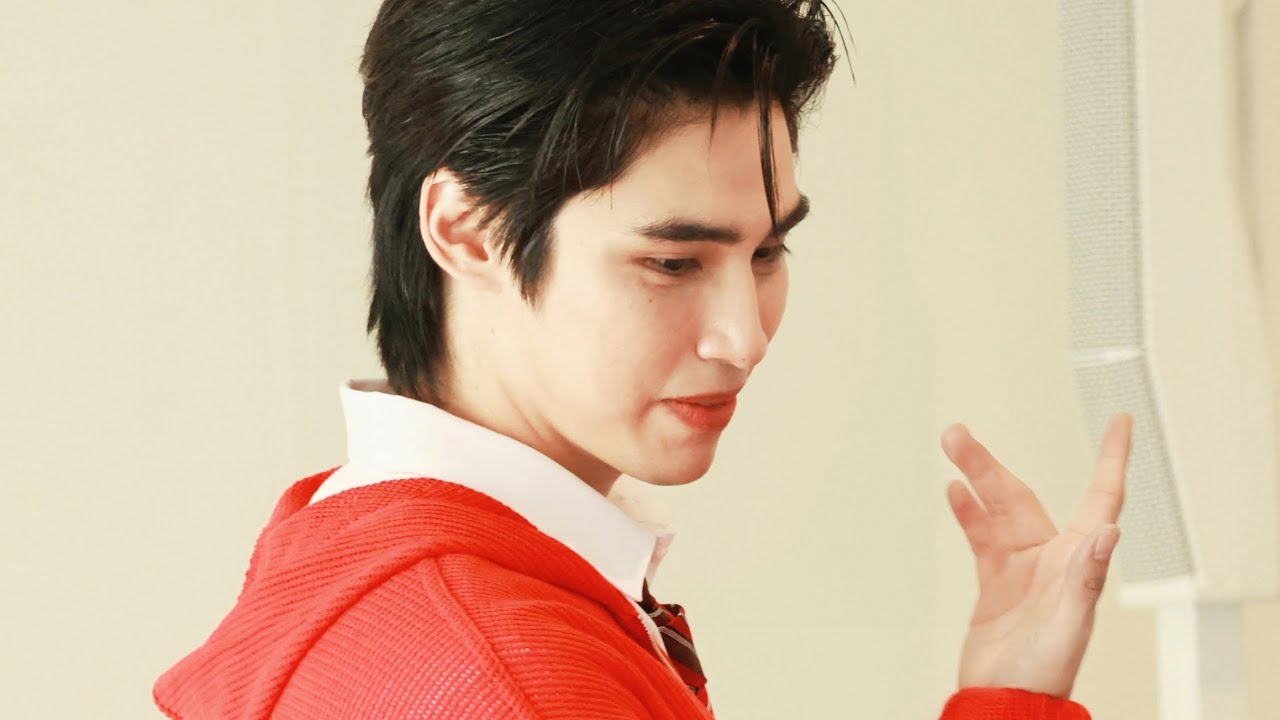 hi touch at POOM X JIN AVENUE #JINAVENUEWITHPOOM#NEWYEARPARTYWITHPOOM#poompps