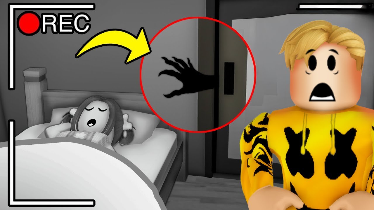 فيلم روبلوكس : هناك شيء مخيف يطارد طفلتي البالغه من العمر 8 سنوات في ماب البيوت !! 🔥😱