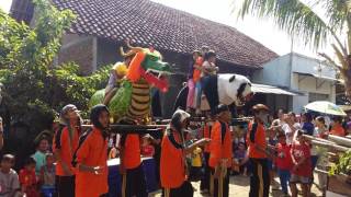 Kesenian Tradisional Cirebon Buroq Dan Singa Barong
