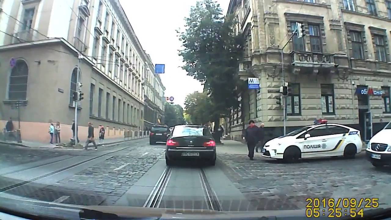 Машина сбивает ребенка