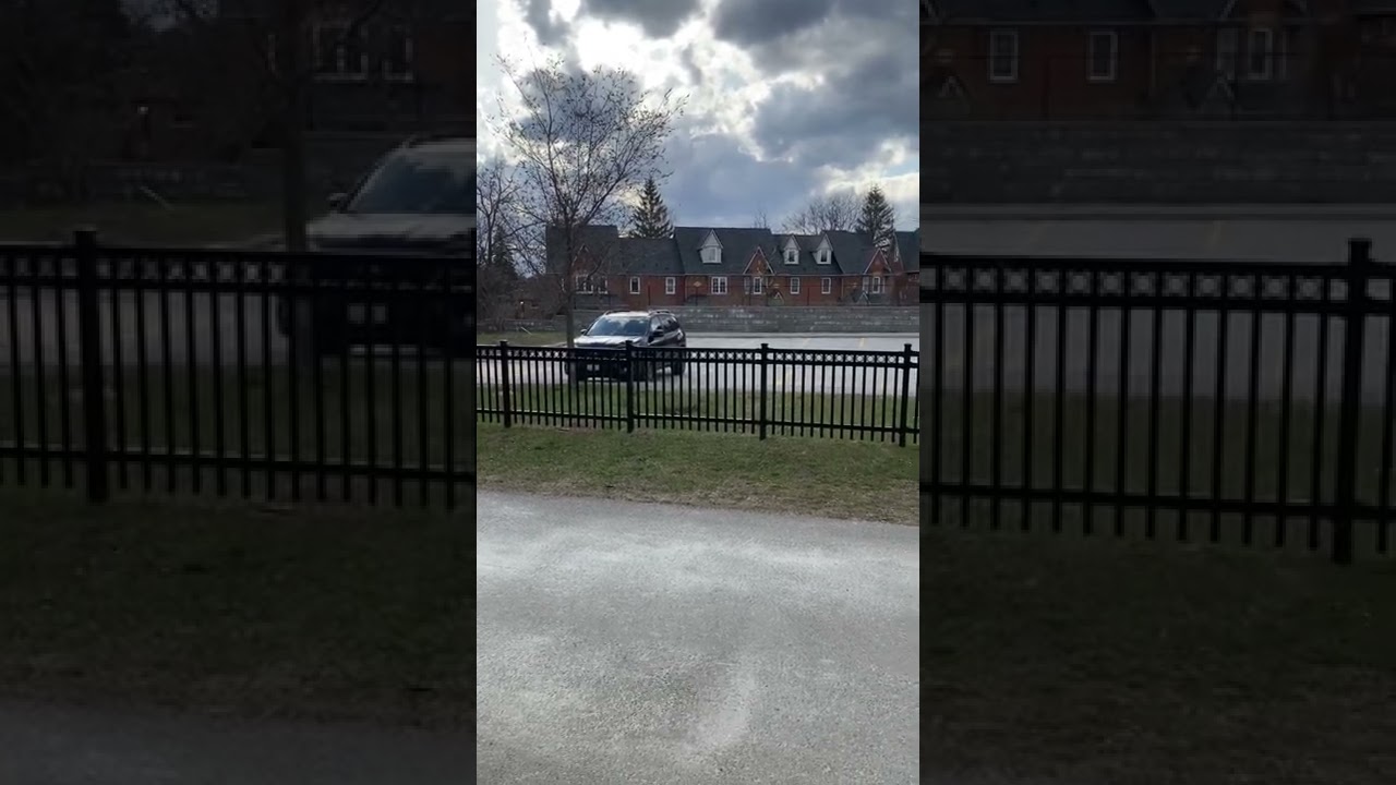 GO Train Door Closing and Chime at Markham Station (Platform 1)