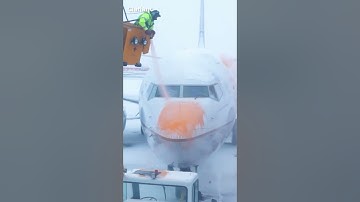 How do pilots fly through snowstorms? #shorts