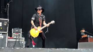 Hollywood Vampires - I Want My Now live in Prague 2018 chords