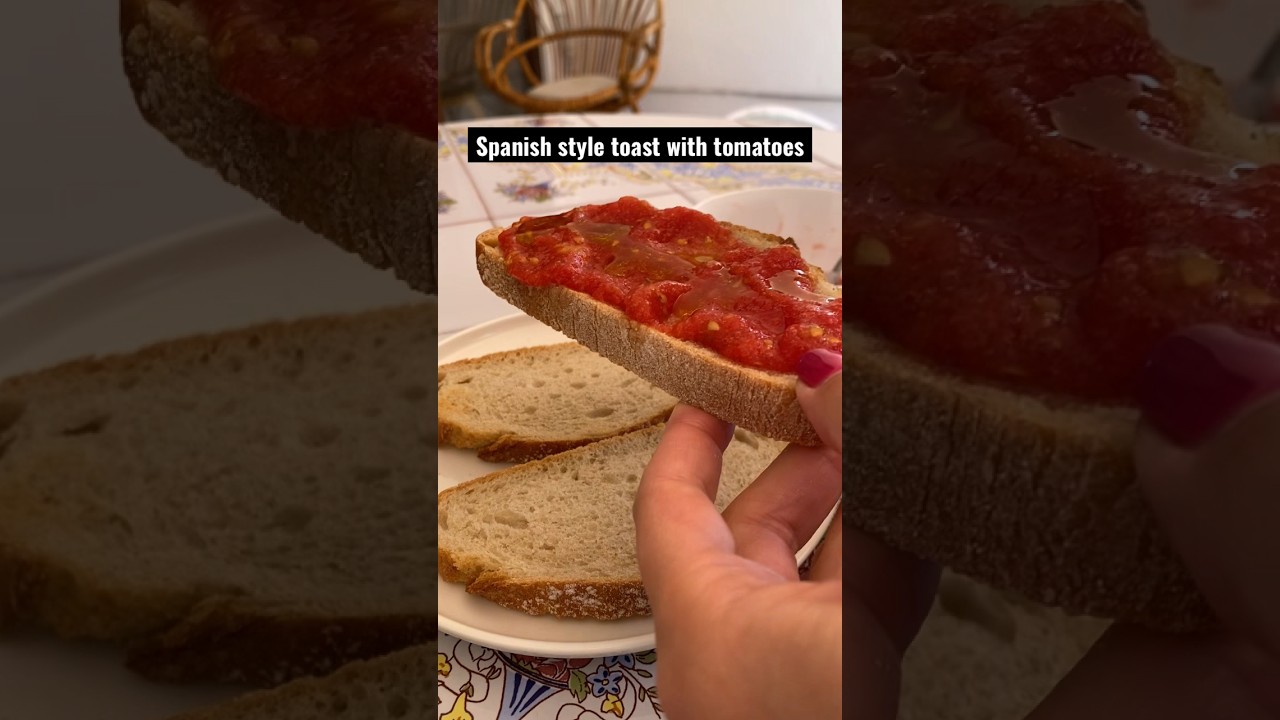 Spanish style toast with tomatoes - Tostada con tomato rollado ❤️ 