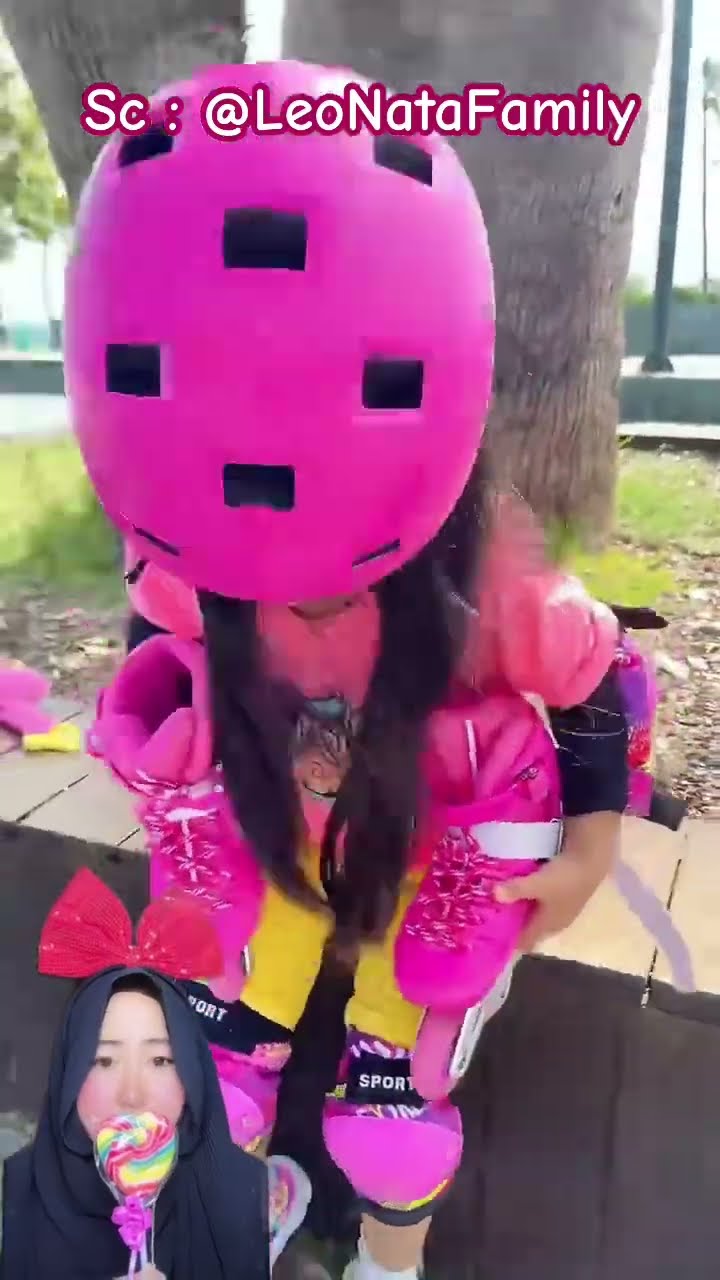 KAKAK DI AJARI PAPA MAIN SEPATU RODA ⁉️ adik juga mau tapi …? @LeoNataFamily #shorts #funny