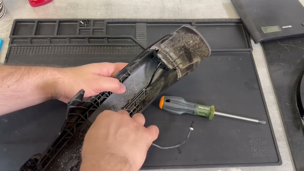 Ninebot MaxG3 гидроизоляция габарита и разъема его подключения.