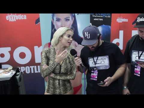 Victoria June Porn Star Interview @ Exxxotica 2019: Perfect First Date, \