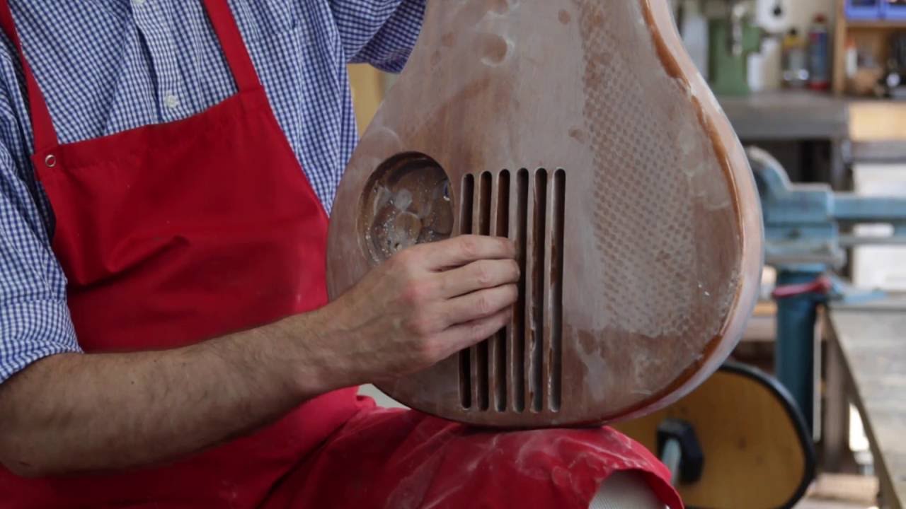 Form folgt Ton – E-Gitarren von Ulrich Teuffel