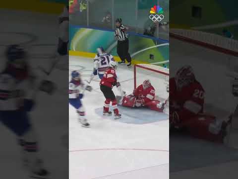 With a classy first-touch, captain USA Hilary Knight sets up Alex Carpenter 💪