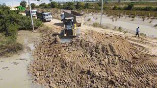 Awesome Be careful at work! land filling process Dump Trucks and SHANTUI Dozer moving stone and soil