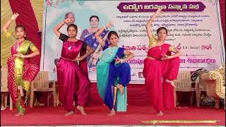 Group dance performance reatairment function dance 