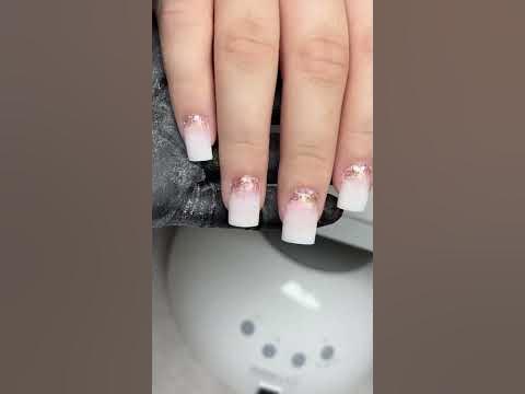 Растяжка блесток у кутикулы😍 нежный маникюр. дизайн ногтей. молочный ...