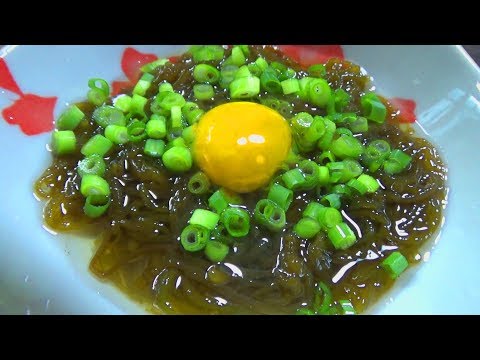 3kgの海から拾ったもずくで天ぷらとモズク酢を作る！ - YouTube