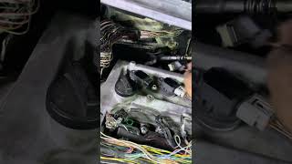 Nasir Khan AC auto shop Toyota RS 2007 model injector electrical issue￼. Please follow my channel.