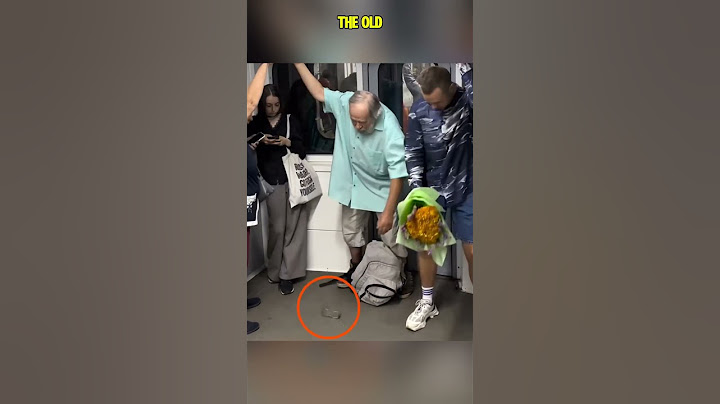A Subway Act of Kindness: A Heartwarming Moment Captured 🌸✨ #humanity #kindness #inspiration